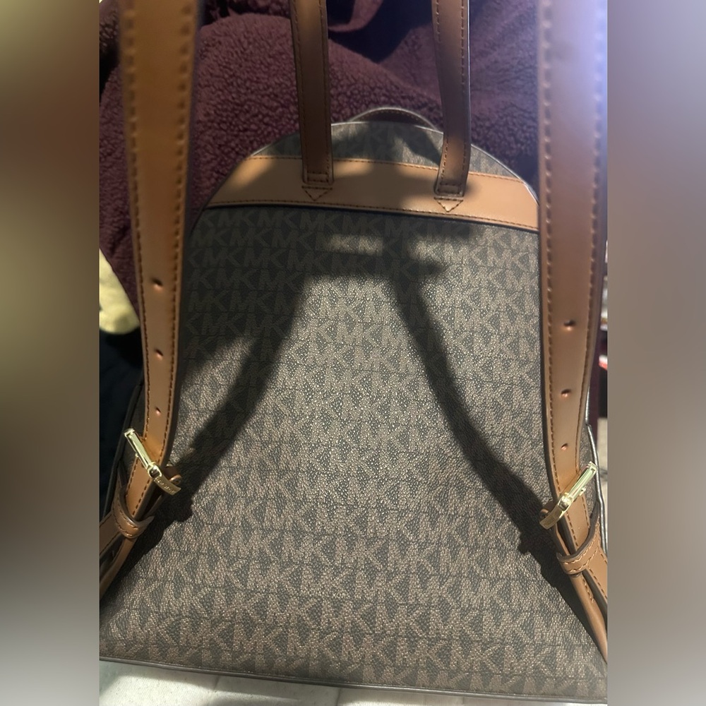Michael Kors Sheila Medium Logo Backpack. Brand new. Adjustable straps. - Picture 3 of 3